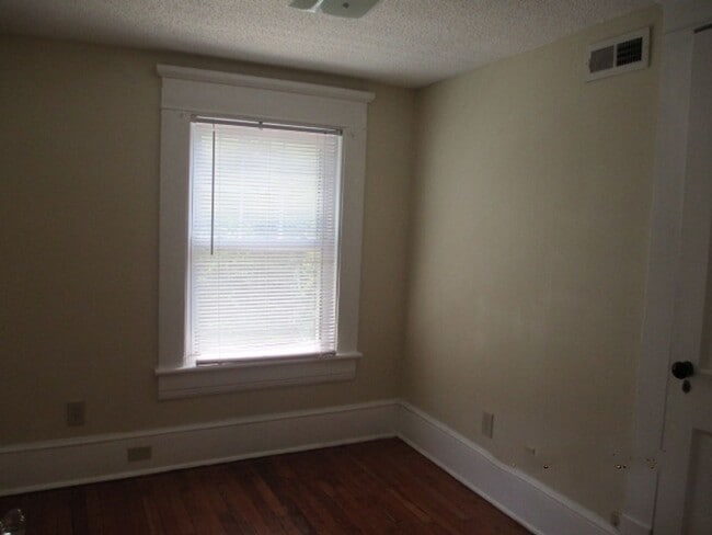 Building Photo - Charming 2br 1ba Condo in Five Points! Ava...
