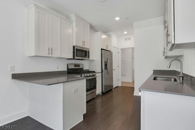 Building Photo - 19 Veterans Wy