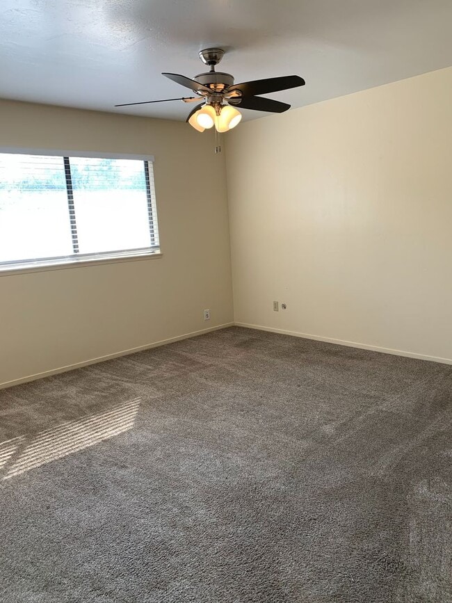 Building Photo - Charming condo coming soon!