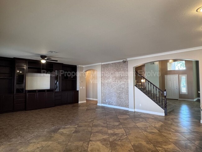 Building Photo - 10426 E Dolphin Ave