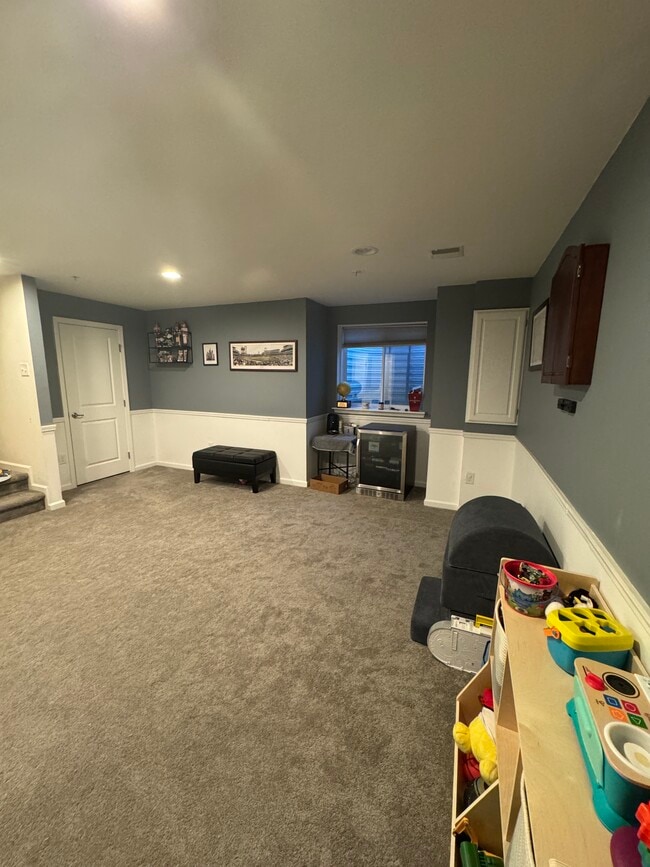 Building Photo - 721 Bender Rd