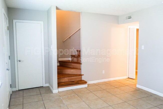 Building Photo - 123 Louella Dr
