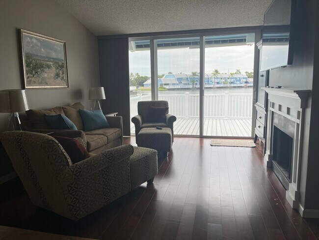 Building Photo - 621 Ocean Dunes Cir