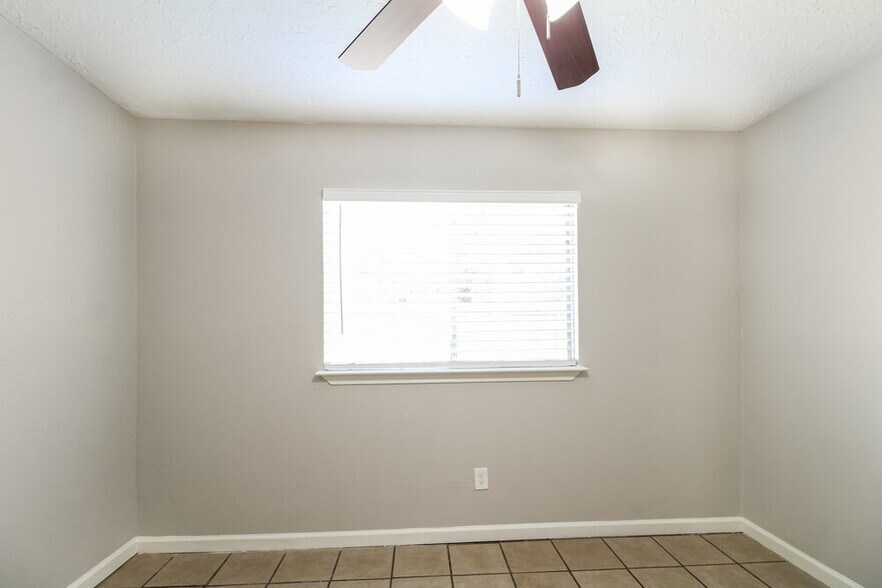 Building Photo - 6210 Roseridge Ln