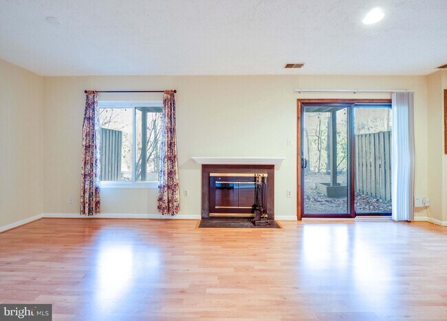 Building Photo - 2303 Glade Bank Way