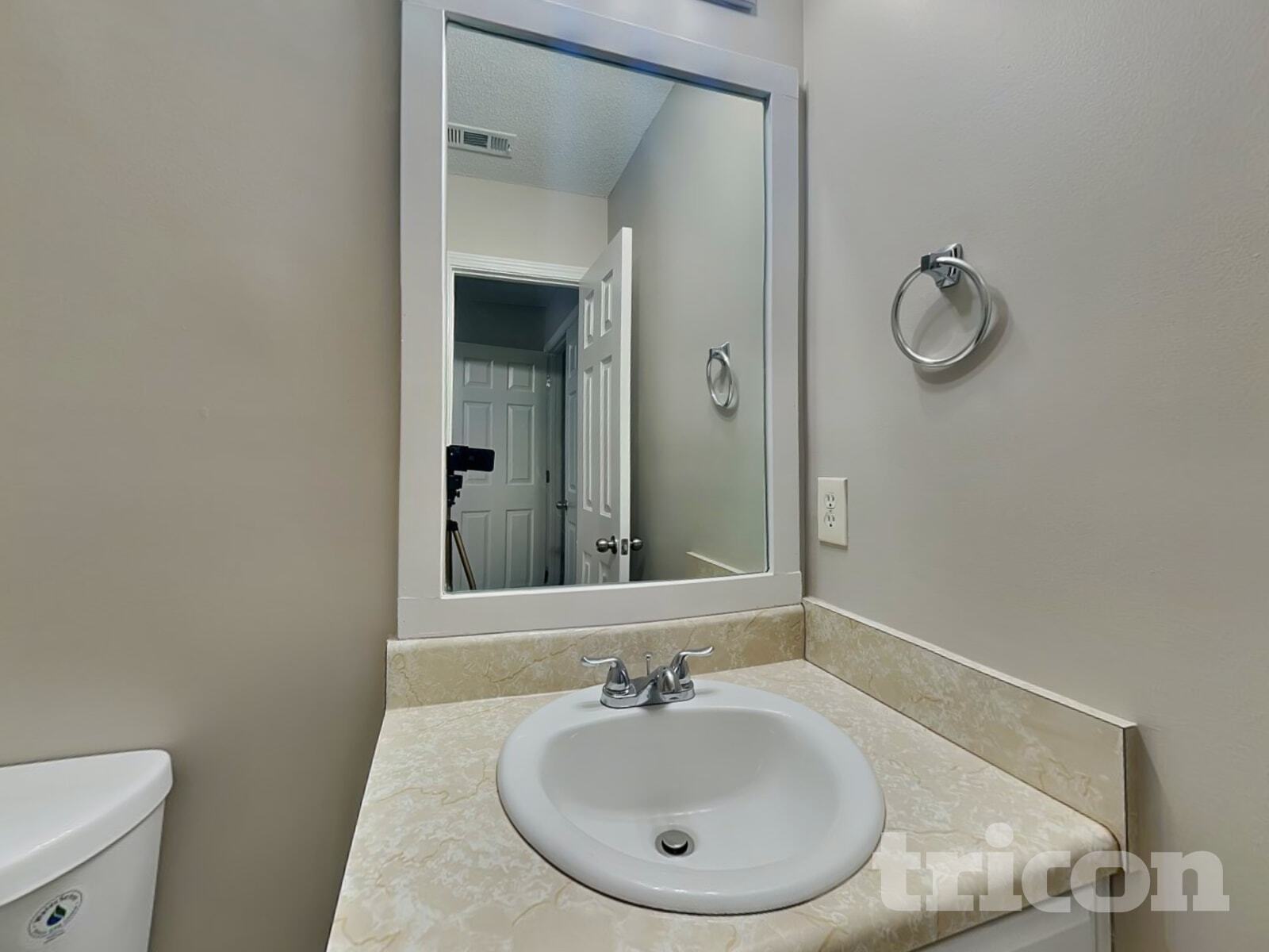 Building Photo - 4928 Bryant Dr