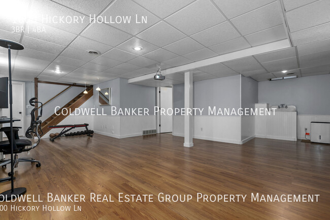 Building Photo - 1600 Hickory Hollow, Menasha