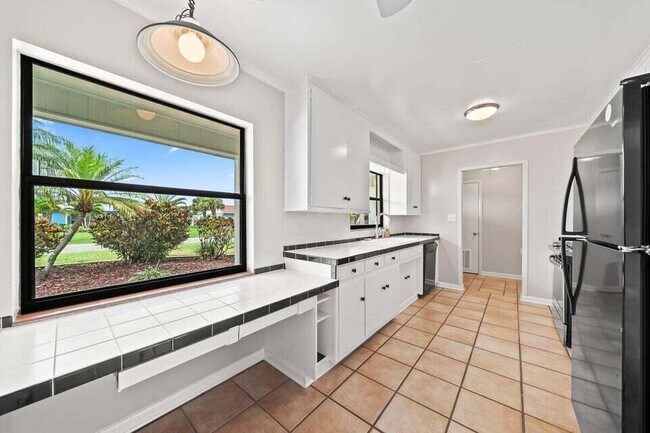 Building Photo - 470 Watts Way