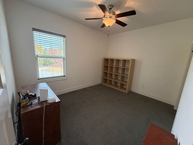 Building Photo - 3 Bedroom | 2.5 Bathroom | Crocker Village House