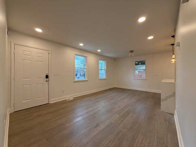 Building Photo - 2763 Catalina Ave