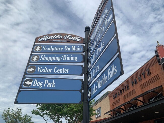 Building Photo - ONE-STORY Home in Marble Falls - 2932 SF with THREE-CAR GARAGE - On a CUL-DE-SAC!