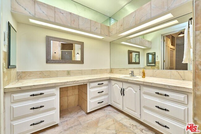 Building Photo - 424 N Arden Blvd
