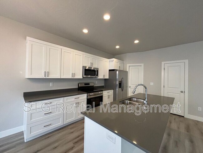 Building Photo - 983 S 4380 W