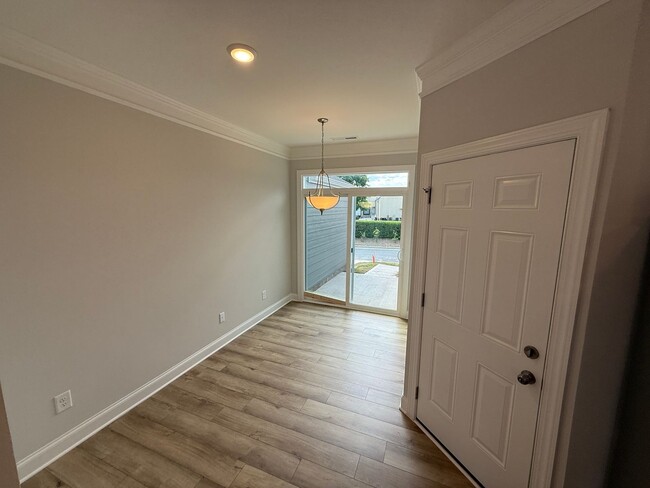 Building Photo - Brand New Townhome in Hickory Ridge School...