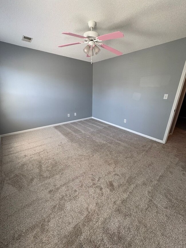 Building Photo - Beautiful 3-BR Colonial with Huge Bonus Room in Summerhaven!