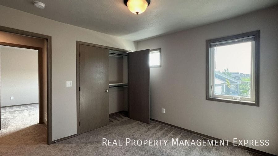 Building Photo - 3 Bed 2.5 Bath Townhome