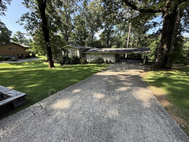 Building Photo - 3153 Woodhaven Dr