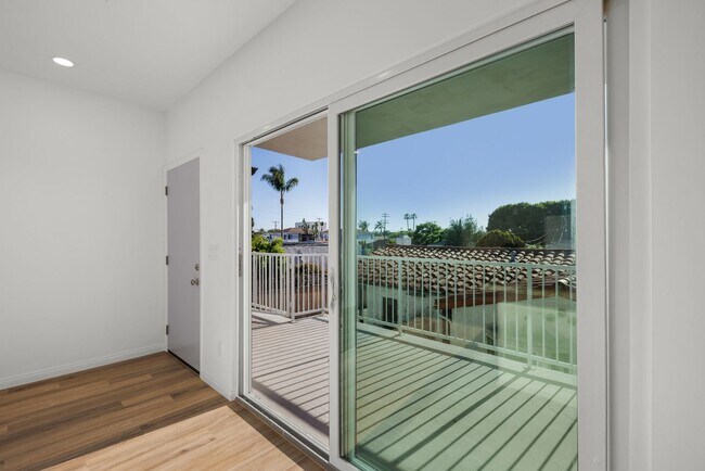 Building Photo - 4709-11 Soria Dr