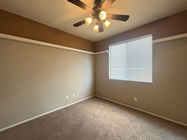 Building Photo - Upgraded West Lancaster Home