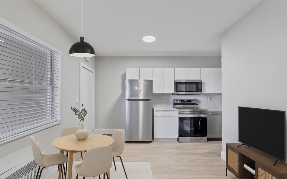 Building Photo - 1315 NE Miami Ct