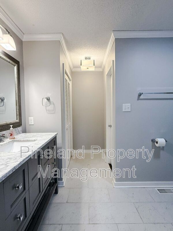 Building Photo - 413 Watergap Dr