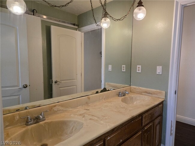 Building Photo - 5945 N El Capitan Way