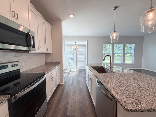 Building Photo - Three Bedroom Home in Millstone Landing!