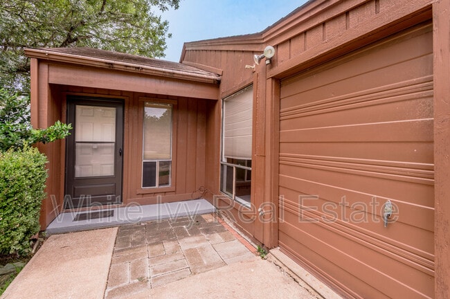 Building Photo - 76 Westwood Dr W