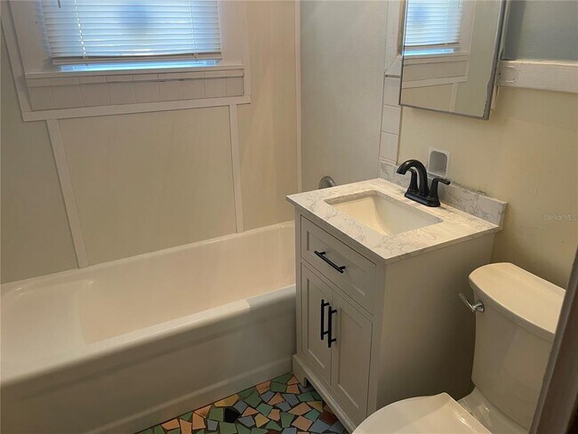 Building Photo - 1002 Drew St