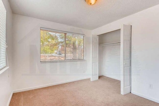 Building Photo - Gorgeous 3 Bedroom Home near Ruston Way!