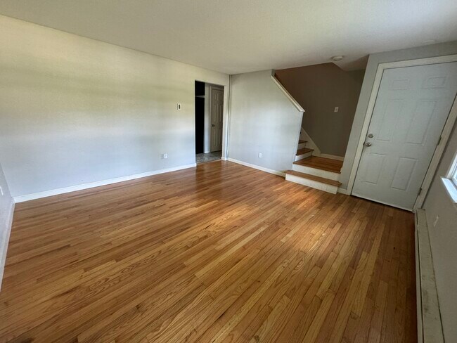 Building Photo - 87 S Silver Ln