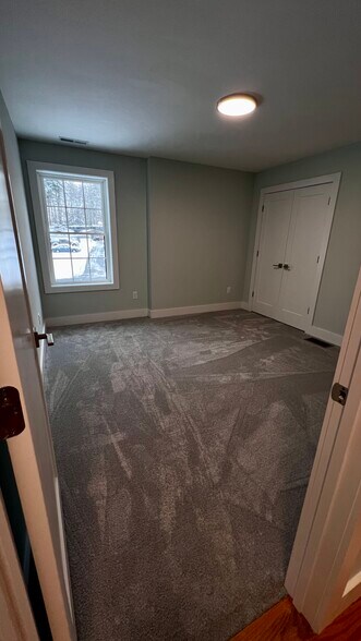 Building Photo - 5 Indian Valley Rd