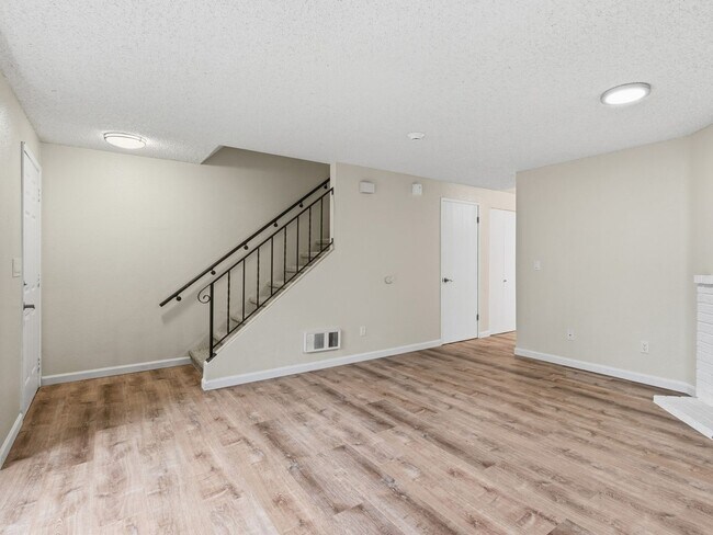 Building Photo - 6005