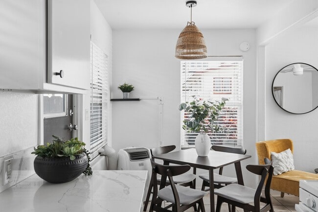 Building Photo - 2606 Juan St