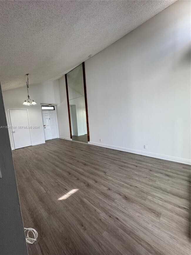 Building Photo - 213 Lake Pointe Dr