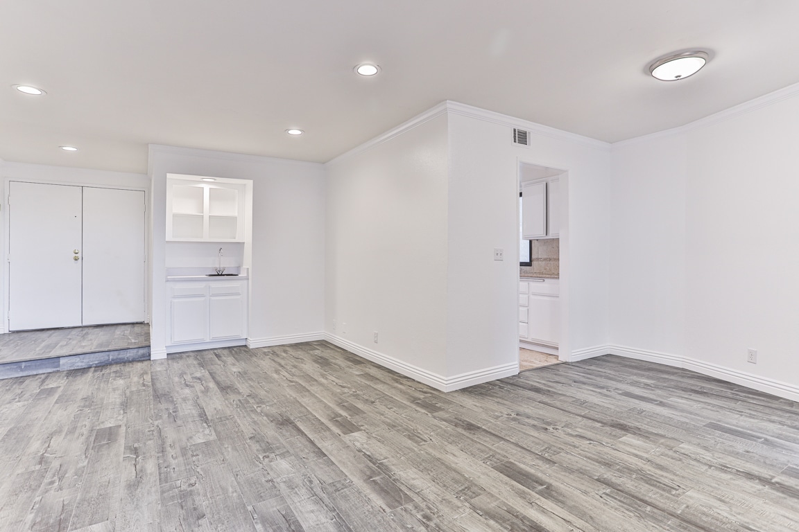 Building Photo - 222 N Rose St