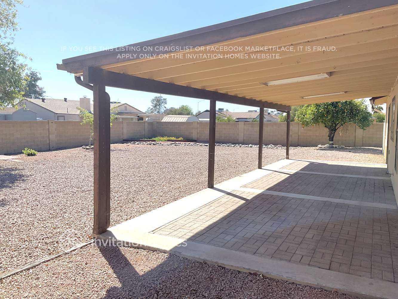 Building Photo - 811 E Hillview Cir