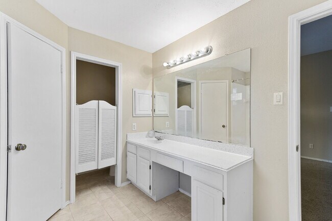 Building Photo - 18067 Garden Manor Dr