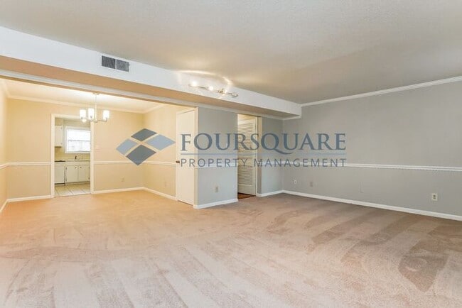 Building Photo - Spacious Townhome with Wood-Burning Fireplace, Large Deck & Storage Room , Convenient North Ridge...