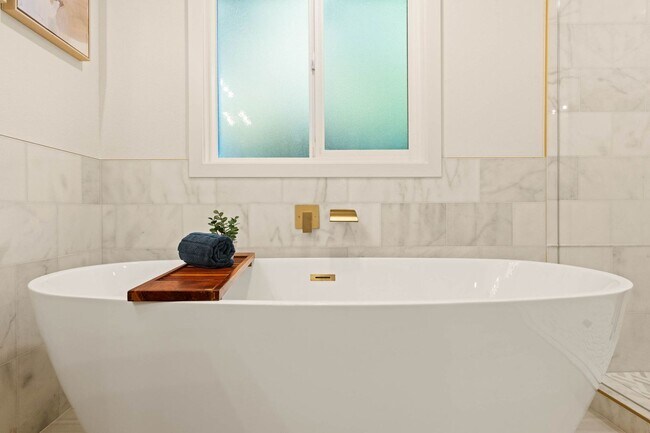 Building Photo - Luxury Executive Woodinville Retreat | Fully Renovated | Sauna | 1.84 Acres | Minutes to Microsof...