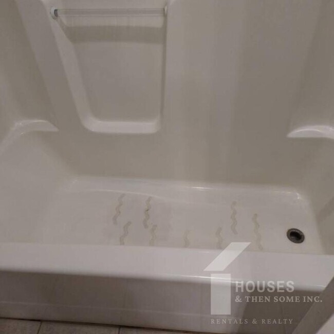 Building Photo - 443 Chastain Rd