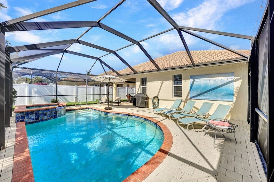 Building Photo - 684 98th Ave N