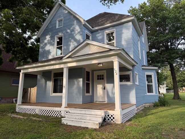 Primary Photo - 524 S Evergreen Ave