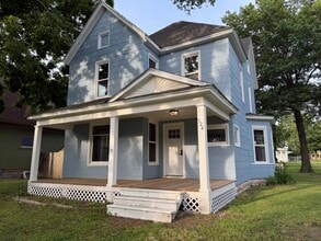 Building Photo - 524 S Evergreen Ave