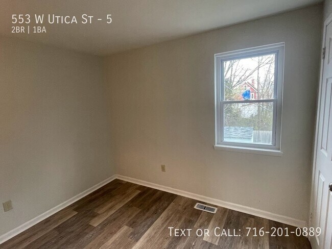 Building Photo - 553 W Utica St