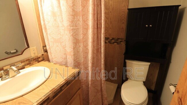 Building Photo - 1717 Cottonwood Ave