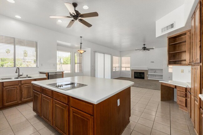 Building Photo - 918 W Windsong Dr