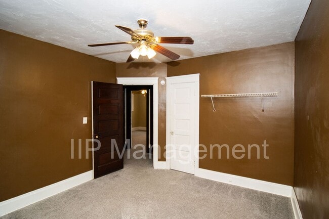 Building Photo - VOUCHERS ACCEPTED! LARGE 4 BEDROOM/2 BATHR...