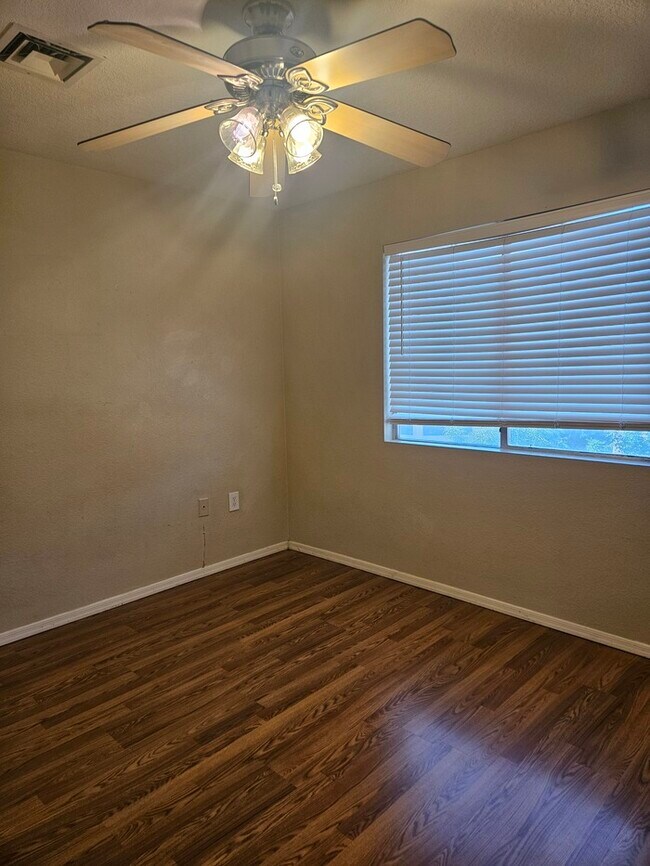 Building Photo - 1194 N Madrid Ln