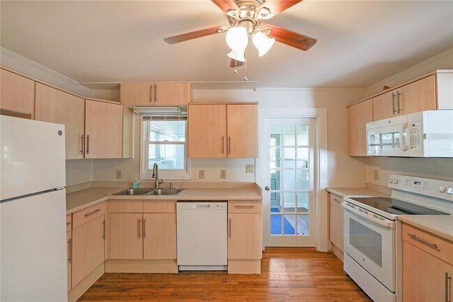 Building Photo - 2055 Anderson Dr SE